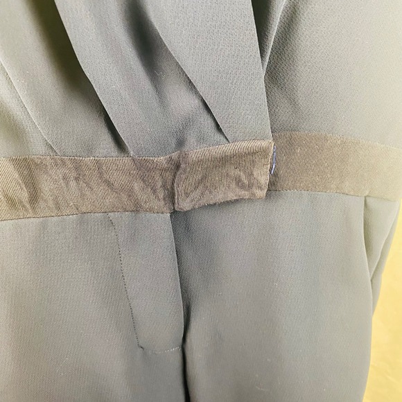 Reiss Navy Blue Surplice V-Neck Sleeveless Jumpsuit Sleek Classic Formal Size 2 - Picture 3 of 11